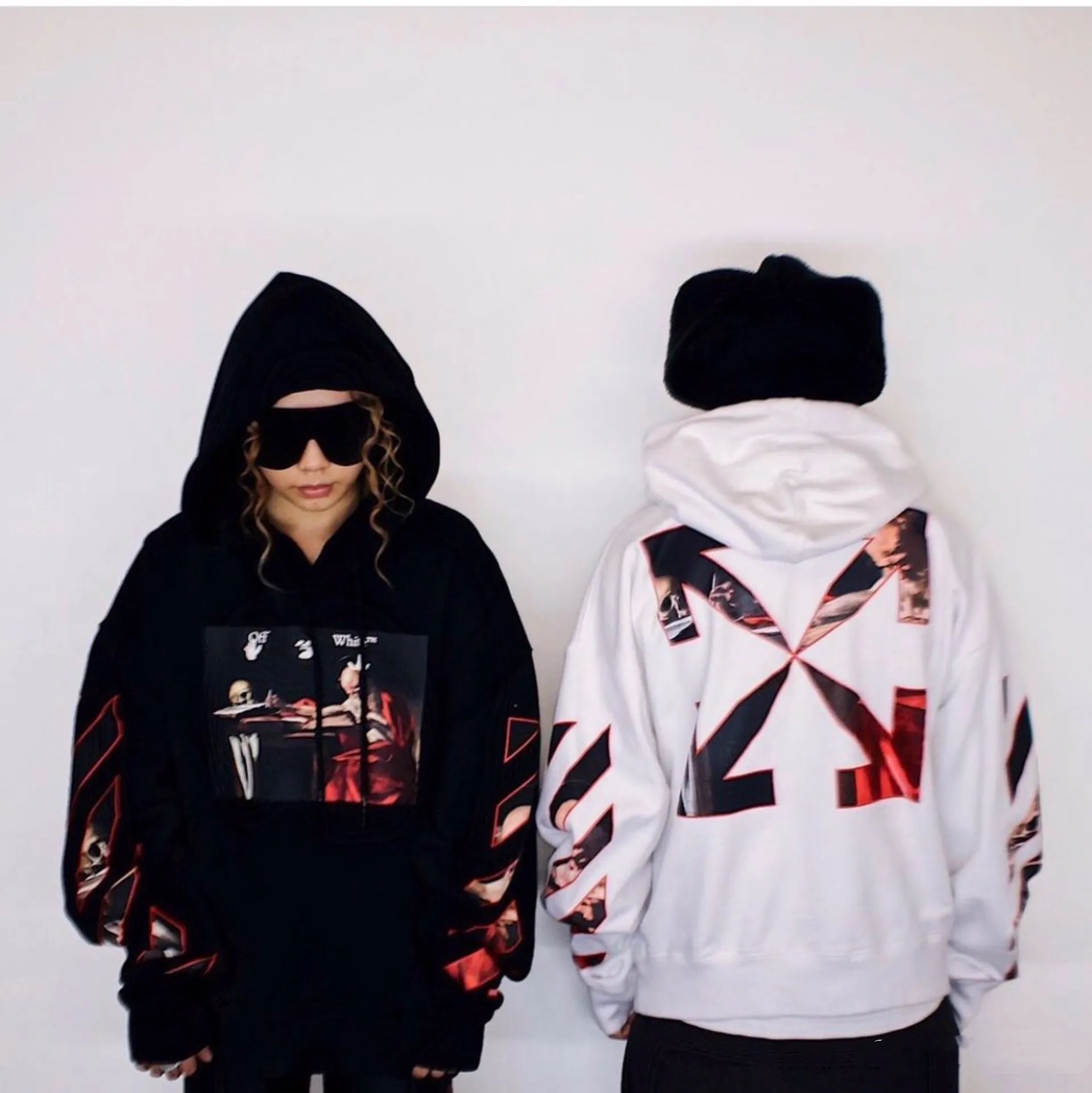 ♻️💯Upper body reference model picture❤️ Top tested version OFFWHITE OW Caravaggio Skeleton Old Man Oil Painting for Male and Female Couples Pure Cotton Loose Religious Round Neck Pullover Hoodie Sweatshirt Exclusive version on the market, zp’s sales once hit a new high. Both the front and rear panels are printed using Kornit's digital direct printing process, with 7 colors sprayed and glazed solid film, giving the printing a jelly-like feel. The printing gradient is gentle, the texture is clear, and the color contrast is obvious. The fabric is made of 480g large fish scale pure cotton terry fabric, which is launched in a big way and has full drape. It can be compared with all versions on the market and is synchronized. Brand new 21s collar label, washed, hang tag, all customized. Size chart